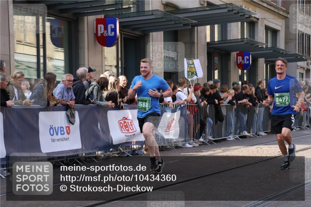 13.09.2026 - 21. swb-Marathon Bremen Strokosch-Dieckow http://msf.ph/oto/10434360 13.09.2026 13:13:14 Ziel 779, 2130, 2360, 2401, 2767, 2882, 3413, 6394, 6407, 7493, 7707, 8477, 8568, 8840, 8963, 9442, 13099, 280, 313, 621, 868, 987, 1207, 2442, 2498, 2559, 2801, 2858, 2962, 3566, 3625, 4582, 5345, 5379, 5769, 5965, 6038, 6349, 6394, 7874, 8197, 8291, 8419, 8464, 8798, 9092, 9217, 13140 meine-sportfotos.de