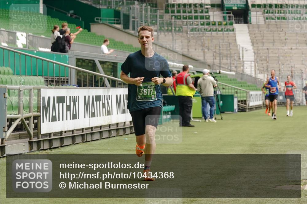 13.09.2026 - 21. swb-Marathon Bremen Michael Burmester http://msf.ph/oto/10434368 13.09.2026 12:36:08 Laufen im Stadion 365, 850, 1288, 1485, 1550, 1875, 1993, 4232, 7692, 7768, 8075, 13033, 417, 482, 668, 943, 1020, 1126, 1507, 1606, 1629, 2100, 7741, 8044 meine-sportfotos.de