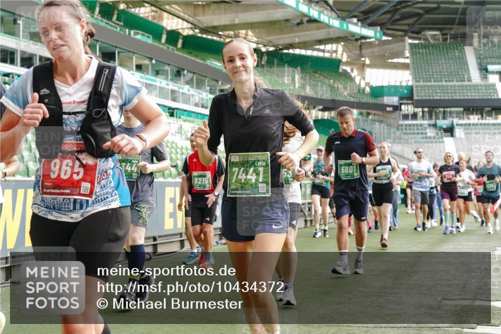 13.09.2026 - 21. swb-Marathon Bremen Michael Burmester http://msf.ph/oto/10434372 13.09.2026 13:33:11 Laufen im Stadion 155, 344, 350, 386, 428, 490, 594, 617, 690, 765, 786, 787, 1001, 1048, 1051, 1098, 1133, 1292, 1326, 1377, 1427, 1557, 1591, 1592, 1661, 1760, 1801, 1869, 1897, 1923, 1996, 2077, 2132, 2226, 2230, 2231, 2253, 2270, 2274, 2320, 2344, 2374, 2399, 2400, 2456, 2479, 2514, 2515, 2523, 2539, 2543, 2556, 2616, 2630, 2641, 2649, 2718, 2757, 2769, 2787, 2848, 2945, 2982, 3014, 3350, 3379, 3443, 3503, 3572, 3577, 3601, 3614, 3644, 3746, 3797, 3875, 3901, 3911, 3952, 3960, 4001 meine-sportfotos.de