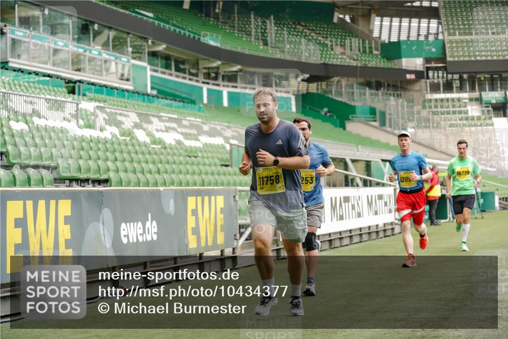 13.09.2026 - 21. swb-Marathon Bremen Michael Burmester http://msf.ph/oto/10434377 13.09.2026 10:24:55 Laufen im Stadion 10143, 10235, 10312, 10328, 10336, 10337, 10341, 10346, 10358, 10456, 10520, 10592, 10593, 10618, 10632, 10775, 10782, 10816, 10861, 10972, 10988, 11020, 11042, 11108, 11143, 11201, 11265, 11312, 11373, 11375, 11426, 11442, 11447, 11468, 11527, 11607, 11615, 11628, 11630, 11632, 11704, 11758, 11779, 11826, 11895, 11903, 11948, 12144, 12246, 12281, 12404, 12406, 12426, 12442, 12468, 12469, 12477, 12525, 13520, 13566, 13580, 13585, 13586 meine-sportfotos.de