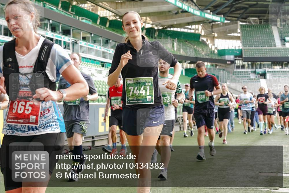 13.09.2026 - 21. swb-Marathon Bremen Michael Burmester http://msf.ph/oto/10434382 13.09.2026 13:33:11 Laufen im Stadion 155, 344, 350, 386, 428, 490, 594, 617, 690, 765, 786, 787, 1001, 1048, 1051, 1098, 1133, 1292, 1326, 1377, 1427, 1557, 1591, 1592, 1661, 1760, 1801, 1869, 1897, 1923, 1996, 2077, 2132, 2226, 2230, 2231, 2253, 2270, 2274, 2320, 2344, 2374, 2399, 2400, 2456, 2479, 2514, 2515, 2523, 2539, 2543, 2556, 2616, 2630, 2641, 2649, 2718, 2757, 2769, 2787, 2848, 2945, 2982, 3014, 3350, 3379, 3443, 3503, 3572, 3577, 3601, 3614, 3644, 3746, 3797, 3875, 3901, 3911, 3952, 3960, 4001 meine-sportfotos.de