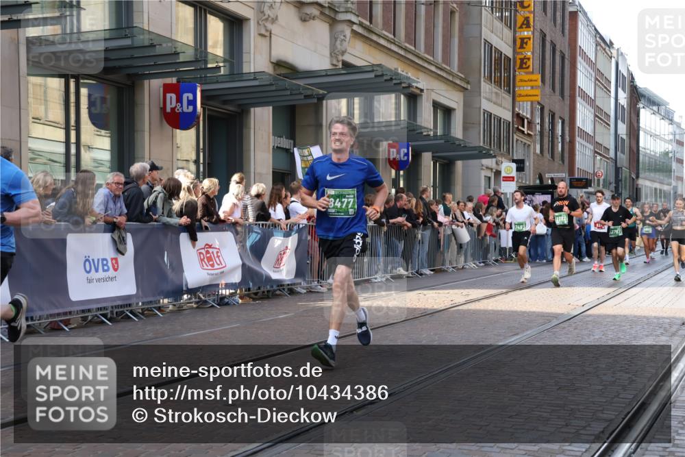 13.09.2026 - 21. swb-Marathon Bremen Strokosch-Dieckow http://msf.ph/oto/10434386 13.09.2026 13:13:15 Ziel 779, 2130, 2360, 2401, 2767, 2882, 3413, 6407, 7493, 7707, 8477, 8568, 8840, 8963, 9442, 13099, 280, 313, 621, 868, 987, 1207, 2498, 2559, 2801, 2858, 2962, 3566, 3625, 4582, 5345, 5379, 5769, 5965, 6038, 6349, 6394, 7874, 8197, 8291, 8419, 8464, 8798, 9092, 9217, 13140 meine-sportfotos.de