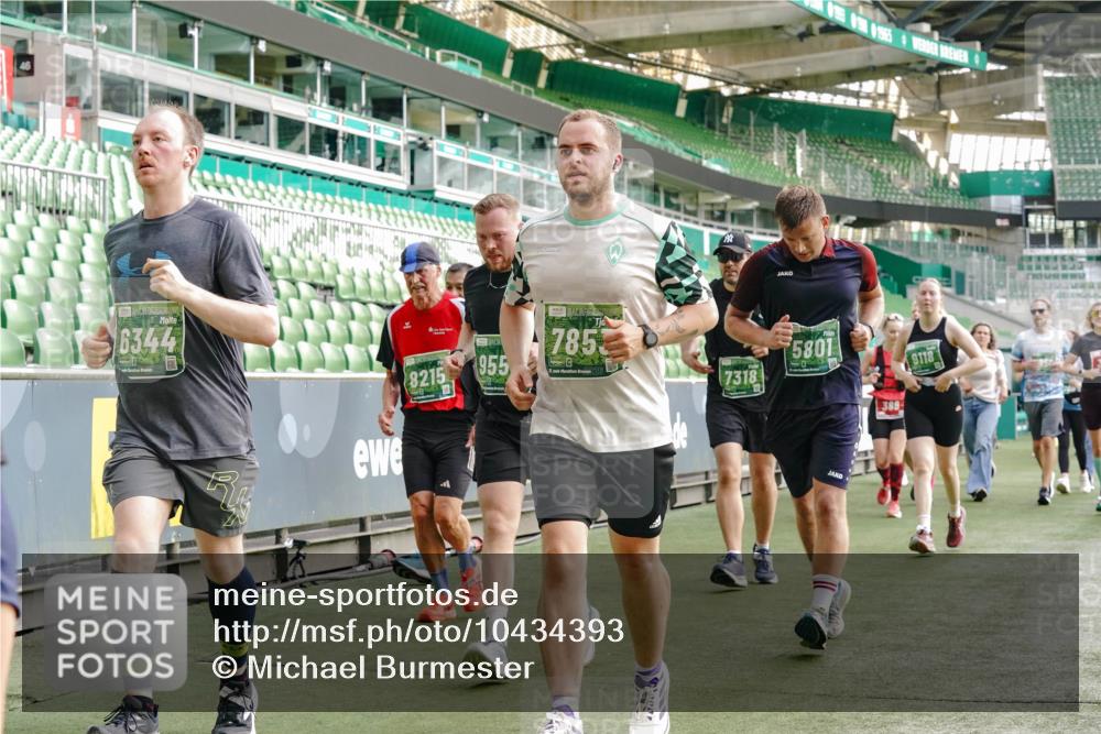 13.09.2026 - 21. swb-Marathon Bremen Michael Burmester http://msf.ph/oto/10434393 13.09.2026 13:33:12 Laufen im Stadion 155, 344, 350, 386, 428, 490, 594, 617, 690, 765, 786, 787, 1001, 1048, 1051, 1098, 1133, 1292, 1326, 1377, 1427, 1557, 1591, 1592, 1661, 1760, 1801, 1897, 1923, 1996, 2077, 2132, 2226, 2230, 2231, 2253, 2270, 2274, 2320, 2344, 2374, 2399, 2400, 2456, 2479, 2514, 2515, 2523, 2539, 2543, 2556, 2616, 2630, 2641, 2649, 2718, 2757, 2769, 2787, 2848, 2945, 2982, 3014, 3350, 3379, 3443, 3503, 3572, 3577, 3601, 3614, 3644, 3746, 3797, 3875, 3901, 3911, 3952, 3960, 4001 meine-sportfotos.de