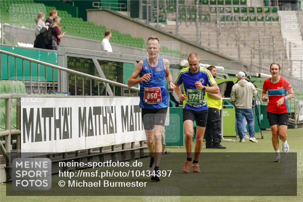 13.09.2026 - 21. swb-Marathon Bremen Michael Burmester http://msf.ph/oto/10434397 13.09.2026 12:36:17 Laufen im Stadion 365, 850, 1288, 1485, 1550, 1583, 1875, 1993, 2073, 3617, 4232, 7244, 7692, 7768, 8075, 13033, 482, 668, 943, 1020, 1126, 1507, 1606, 1629, 2100, 5428, 7741, 8044 meine-sportfotos.de