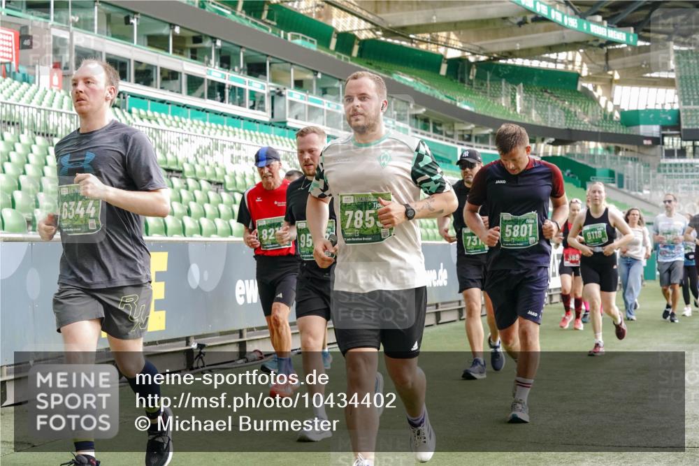 13.09.2026 - 21. swb-Marathon Bremen Michael Burmester http://msf.ph/oto/10434402 13.09.2026 13:33:12 Laufen im Stadion 155, 344, 350, 386, 428, 490, 594, 617, 690, 765, 786, 787, 1001, 1048, 1051, 1098, 1133, 1292, 1326, 1377, 1427, 1557, 1591, 1592, 1661, 1760, 1801, 1897, 1923, 1996, 2077, 2132, 2226, 2230, 2231, 2253, 2270, 2274, 2320, 2344, 2374, 2399, 2400, 2456, 2479, 2514, 2515, 2523, 2539, 2543, 2556, 2616, 2630, 2641, 2649, 2718, 2757, 2769, 2787, 2848, 2945, 2982, 3014, 3350, 3379, 3443, 3503, 3572, 3577, 3601, 3614, 3644, 3746, 3797, 3875, 3901, 3911, 3952, 3960, 4001 meine-sportfotos.de