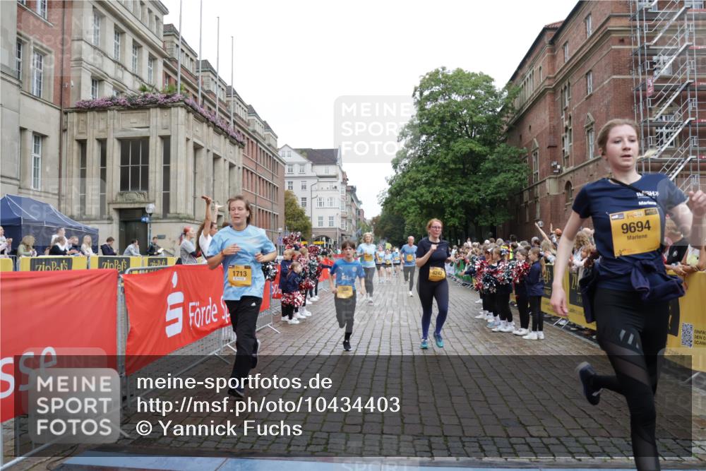13.09.2026 - Kiel Lauf Yannick Fuchs http://msf.ph/oto/10434403 13.09.2026 09:48:04 Ziel 122, 218, 366, 872, 1227, 1713, 2755, 4288, 4467, 4710, 6242, 6809, 7070, 7258, 8080, 9694, 12393, 390, 466, 591, 1743, 2241, 2755, 3373, 3735, 3812, 4011, 4103, 4225, 4365, 4400, 4460, 4479, 4480, 4952, 5215, 5517, 6072, 6078, 6639, 6696, 6942, 7767, 8096, 8503, 8540, 8777, 8833, 9528, 9697, 9936, 10789, 10823, 11396, 11654, 12007, 12099, 12167, 12393, 1047, 1976, 2656, 2671, 2970, 4219, 4350, 5185, 5518, 5825, 6464, 7247, 7481, 9755, 10200, 5517, 6696, 10789 meine-sportfotos.de