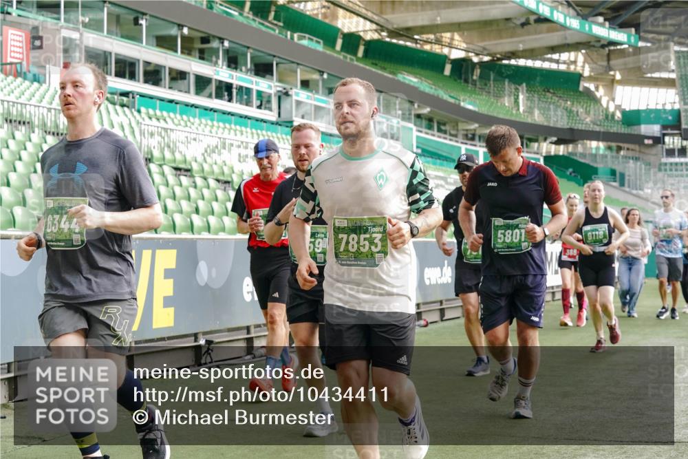 13.09.2026 - 21. swb-Marathon Bremen Michael Burmester http://msf.ph/oto/10434411 13.09.2026 13:33:12 Laufen im Stadion 155, 344, 350, 386, 428, 490, 594, 617, 690, 765, 786, 787, 1001, 1048, 1051, 1098, 1133, 1292, 1326, 1377, 1427, 1557, 1591, 1592, 1661, 1760, 1801, 1897, 1923, 1996, 2077, 2132, 2226, 2230, 2231, 2253, 2270, 2274, 2320, 2344, 2374, 2399, 2400, 2456, 2479, 2514, 2515, 2523, 2539, 2543, 2556, 2616, 2630, 2641, 2649, 2718, 2757, 2769, 2787, 2848, 2945, 2982, 3014, 3350, 3379, 3443, 3503, 3572, 3577, 3601, 3614, 3644, 3746, 3797, 3875, 3901, 3911, 3952, 3960, 4001 meine-sportfotos.de