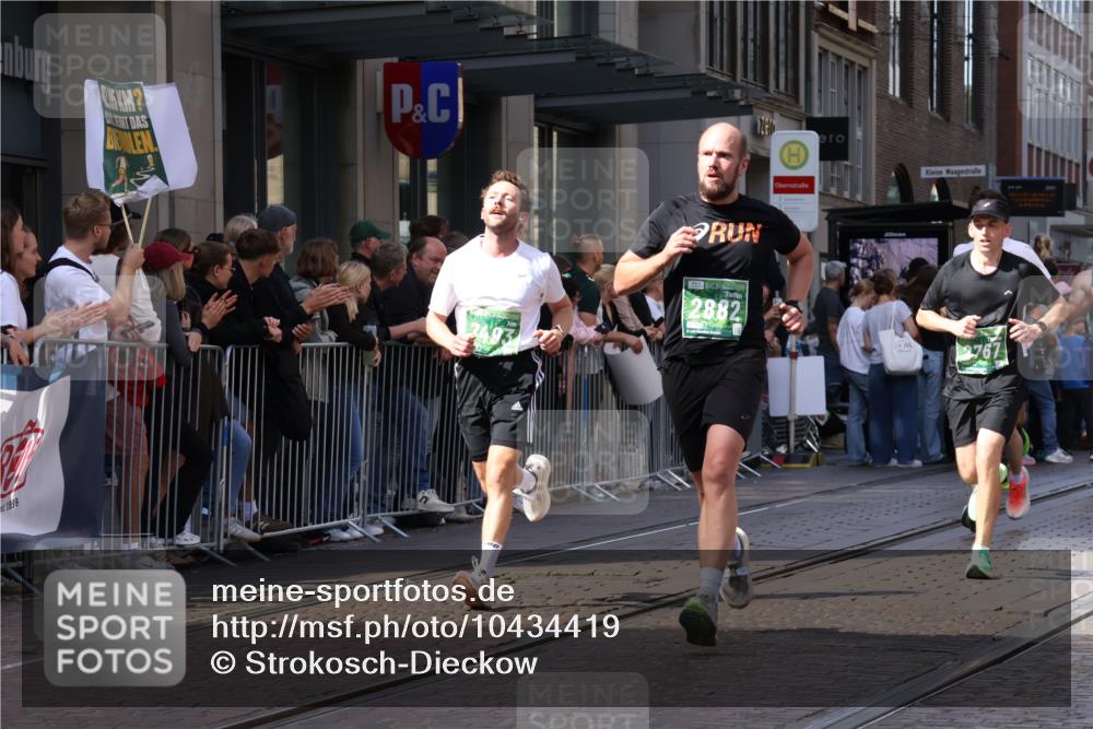13.09.2026 - 21. swb-Marathon Bremen Strokosch-Dieckow http://msf.ph/oto/10434419 13.09.2026 13:13:17 Ziel 779, 2360, 2401, 2767, 2882, 3413, 6407, 7493, 7707, 8477, 8568, 8840, 8963, 9442, 9884, 13099, 280, 313, 621, 868, 987, 1207, 2130, 2498, 2559, 2801, 2858, 2962, 3566, 3625, 4582, 5345, 5769, 6038, 6349, 6394, 7874, 8197, 8291, 8419, 8464, 9092, 9217, 13140 meine-sportfotos.de