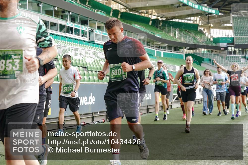 13.09.2026 - 21. swb-Marathon Bremen Michael Burmester http://msf.ph/oto/10434426 13.09.2026 13:33:13 Laufen im Stadion 155, 344, 350, 386, 428, 490, 594, 617, 690, 765, 786, 787, 1001, 1048, 1051, 1098, 1133, 1292, 1326, 1377, 1427, 1557, 1591, 1592, 1661, 1760, 1801, 1827, 1897, 1923, 1996, 2077, 2132, 2226, 2230, 2231, 2253, 2270, 2274, 2320, 2344, 2374, 2399, 2400, 2456, 2479, 2514, 2515, 2523, 2539, 2543, 2556, 2616, 2630, 2641, 2649, 2718, 2757, 2769, 2787, 2848, 2945, 2982, 3014, 3350, 3379, 3443, 3503, 3572, 3577, 3601, 3614, 3644, 3746, 3797, 3875, 3901, 3911, 3952, 3960, 4001 meine-sportfotos.de