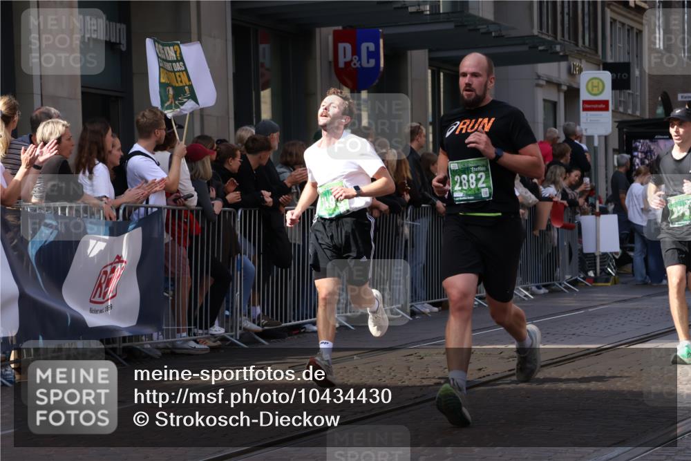13.09.2026 - 21. swb-Marathon Bremen Strokosch-Dieckow http://msf.ph/oto/10434430 13.09.2026 13:13:17 Ziel 779, 2360, 2401, 2767, 2882, 3413, 6407, 7493, 7707, 8477, 8568, 8840, 8963, 9442, 9884, 13099, 280, 313, 621, 868, 987, 1207, 2130, 2498, 2559, 2801, 2858, 2962, 3566, 3625, 4582, 5345, 5769, 6038, 6349, 6394, 7874, 8197, 8291, 8419, 8464, 9092, 9217, 13140 meine-sportfotos.de