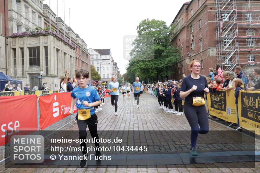 13.09.2026 - Kiel Lauf Yannick Fuchs http://msf.ph/oto/10434445 13.09.2026 09:48:06 Ziel 122, 366, 872, 1227, 1713, 4219, 4288, 4467, 4710, 6242, 6809, 7070, 7258, 7481, 8080, 9694, 9755, 218, 390, 466, 591, 1743, 2241, 2755, 3373, 3735, 3812, 4011, 4103, 4225, 4365, 4400, 4460, 4479, 4480, 4952, 5215, 5517, 6078, 6696, 6942, 7767, 8096, 8503, 8833, 9528, 9697, 10789, 10823, 11396, 11654, 12007, 12099, 12167, 12393, 1047, 1493, 1976, 2656, 2671, 2970, 4350, 5185, 5518, 5825, 6464, 7247, 10200, 4480, 5517, 6696, 8503, 10789 meine-sportfotos.de