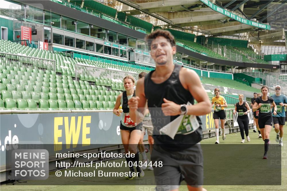 13.09.2026 - 21. swb-Marathon Bremen Michael Burmester http://msf.ph/oto/10434448 13.09.2026 13:05:11 Laufen im Stadion 178, 209, 210, 217, 244, 323, 394, 534, 536, 565, 647, 881, 891, 900, 1073, 1239, 1243, 1307, 1308, 1343, 1373, 1380, 1456, 1479, 1533, 1627, 1649, 1653, 1656, 1687, 1780, 1914, 1932, 1941, 2023, 2076, 2089, 2126, 2241, 2244, 2265, 2301, 2310, 2369, 2430, 2452, 2464, 2602, 2723, 2742, 2764, 2851, 2867, 2872, 2891, 2910, 2919, 2957, 2959, 2985, 3028, 3030, 3115, 3217, 3278, 3320, 3343, 3419, 3425, 3444, 3454, 3485, 3521, 3579, 3796, 3909, 242 meine-sportfotos.de