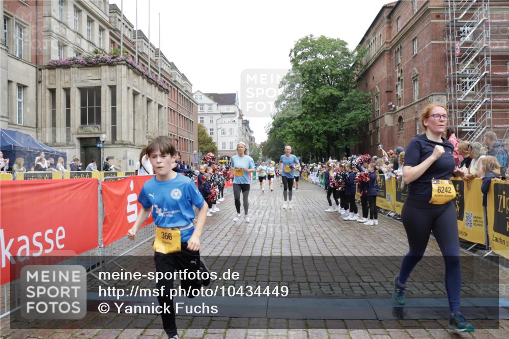 13.09.2026 - Kiel Lauf Yannick Fuchs http://msf.ph/oto/10434449 13.09.2026 09:48:06 Ziel 122, 366, 872, 1227, 1713, 4219, 4288, 4467, 4710, 6242, 6809, 7070, 7258, 7481, 8080, 9694, 9755, 218, 390, 466, 591, 1743, 2241, 2755, 3373, 3735, 3812, 4011, 4103, 4225, 4365, 4400, 4460, 4479, 4480, 4952, 5215, 5517, 6078, 6696, 6942, 7767, 8096, 8503, 8833, 9528, 9697, 10789, 10823, 11396, 11654, 12007, 12099, 12167, 12393, 1047, 1493, 1976, 2656, 2671, 2970, 4350, 5185, 5518, 5825, 6464, 7247, 10200, 4480, 5517, 6696, 8503, 10789 meine-sportfotos.de