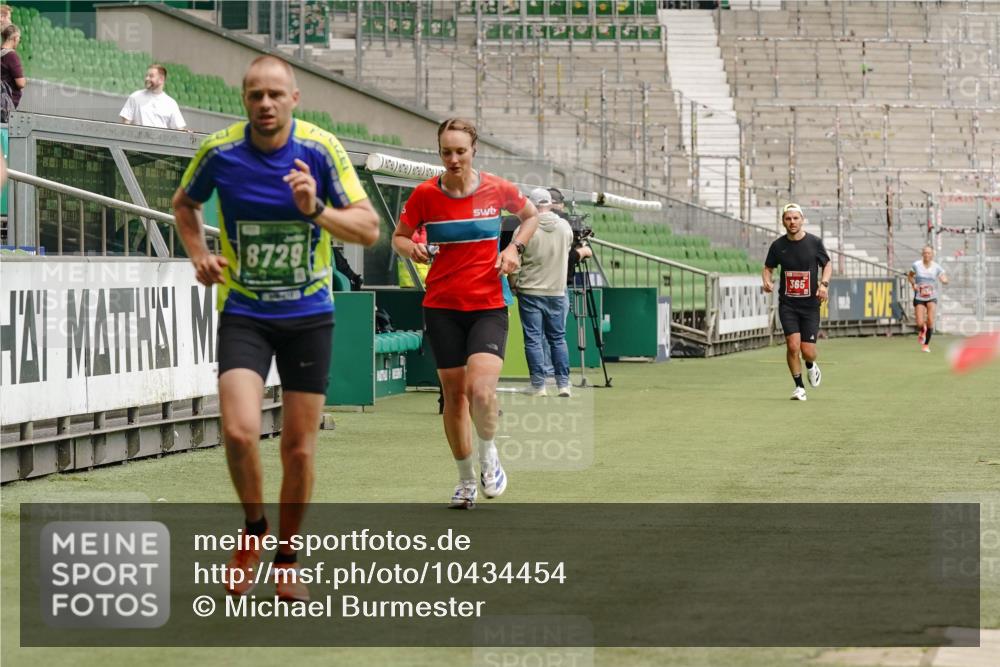 13.09.2026 - 21. swb-Marathon Bremen Michael Burmester http://msf.ph/oto/10434454 13.09.2026 12:36:20 Laufen im Stadion 365, 850, 1288, 1485, 1550, 1583, 1875, 1993, 2073, 3617, 4232, 7244, 7692, 7768, 8075, 13033, 482, 525, 668, 943, 1020, 1126, 1212, 1507, 1606, 1629, 2100, 5428, 7741, 8044 meine-sportfotos.de