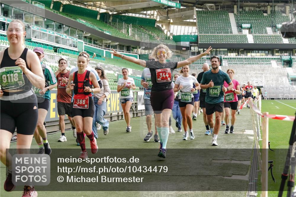 13.09.2026 - 21. swb-Marathon Bremen Michael Burmester http://msf.ph/oto/10434479 13.09.2026 13:33:16 Laufen im Stadion 155, 344, 350, 386, 428, 490, 594, 617, 690, 765, 786, 787, 1001, 1048, 1051, 1098, 1133, 1292, 1326, 1377, 1427, 1444, 1557, 1591, 1592, 1661, 1760, 1801, 1827, 1897, 1923, 1996, 2077, 2132, 2226, 2230, 2231, 2253, 2270, 2274, 2320, 2344, 2374, 2399, 2400, 2456, 2479, 2511, 2514, 2515, 2523, 2539, 2543, 2556, 2616, 2630, 2641, 2649, 2718, 2735, 2757, 2769, 2787, 2848, 2982, 3014, 3350, 3443, 3503, 3572, 3577, 3601, 3614, 3746, 3797, 3875, 3901, 3911, 3952, 3960, 4001 meine-sportfotos.de