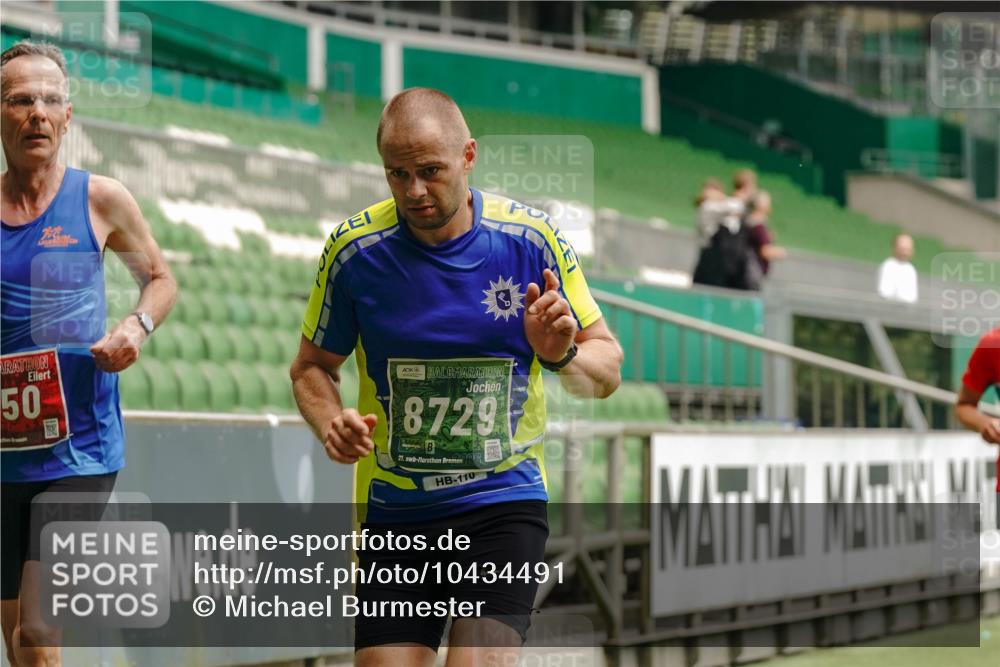 13.09.2026 - 21. swb-Marathon Bremen Michael Burmester http://msf.ph/oto/10434491 13.09.2026 12:36:22 Laufen im Stadion 365, 850, 1288, 1485, 1550, 1583, 1875, 1993, 2073, 3617, 4232, 7244, 7692, 7768, 8075, 8729, 13033, 482, 525, 668, 943, 1020, 1126, 1212, 1507, 1606, 1629, 2100, 5428, 7741, 8044 meine-sportfotos.de