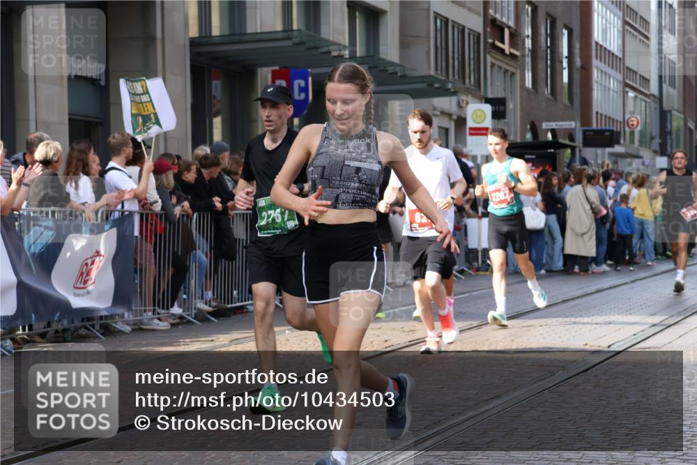 13.09.2026 - 21. swb-Marathon Bremen Strokosch-Dieckow http://msf.ph/oto/10434503 13.09.2026 13:13:19 Ziel 779, 1704, 2360, 2401, 2767, 2882, 3413, 6407, 6451, 7493, 7707, 8477, 8568, 8840, 8963, 9442, 9884, 13099, 280, 313, 621, 868, 987, 1207, 2130, 2498, 2559, 2858, 2962, 3566, 3625, 4582, 5345, 5769, 6038, 6349, 6394, 7874, 8197, 8291, 8419, 8464, 9092, 9217 meine-sportfotos.de
