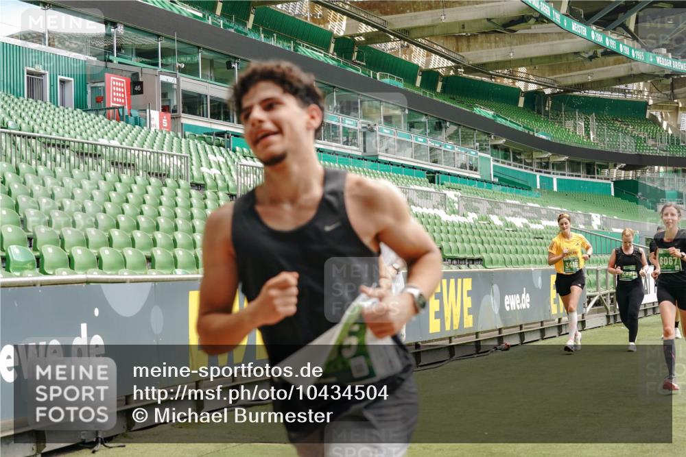 13.09.2026 - 21. swb-Marathon Bremen Michael Burmester http://msf.ph/oto/10434504 13.09.2026 13:05:11 Laufen im Stadion 178, 209, 210, 217, 244, 323, 394, 534, 536, 565, 647, 881, 891, 900, 1073, 1239, 1243, 1307, 1308, 1343, 1373, 1380, 1456, 1479, 1533, 1627, 1649, 1653, 1656, 1687, 1780, 1914, 1932, 1941, 2023, 2076, 2089, 2126, 2241, 2244, 2265, 2301, 2310, 2369, 2430, 2452, 2464, 2602, 2723, 2742, 2764, 2851, 2867, 2872, 2891, 2910, 2919, 2957, 2959, 2985, 3028, 3030, 3115, 3217, 3278, 3320, 3343, 3419, 3425, 3444, 3454, 3485, 3521, 3579, 3796, 3909, 242 meine-sportfotos.de