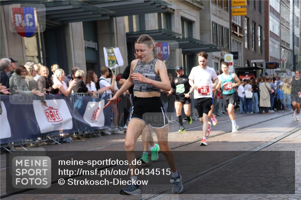 13.09.2026 - 21. swb-Marathon Bremen Strokosch-Dieckow http://msf.ph/oto/10434515 13.09.2026 13:13:19 Ziel 779, 1704, 2360, 2401, 2767, 2882, 3413, 6407, 6451, 7493, 7707, 8477, 8568, 8840, 8963, 9442, 9884, 13099, 280, 313, 621, 868, 987, 1207, 2130, 2498, 2559, 2858, 2962, 3566, 3625, 4582, 5345, 5769, 6038, 6349, 6394, 7874, 8197, 8291, 8419, 8464, 9092, 9217 meine-sportfotos.de