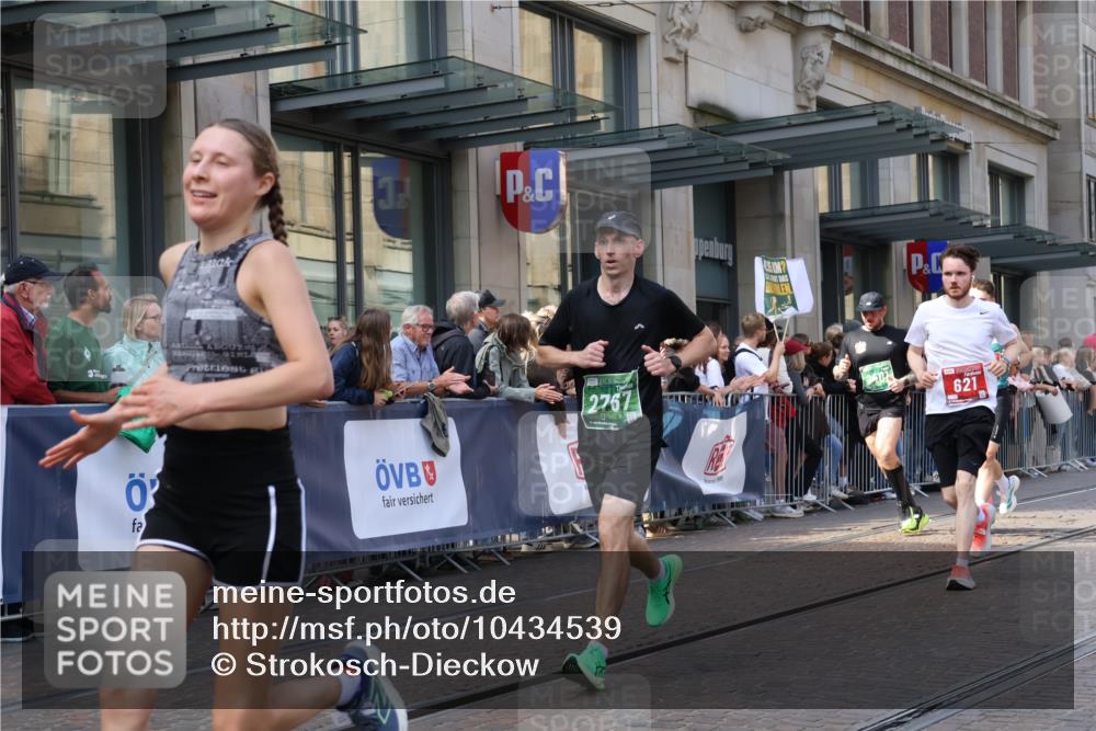 13.09.2026 - 21. swb-Marathon Bremen Strokosch-Dieckow http://msf.ph/oto/10434539 13.09.2026 13:13:20 Ziel 779, 1704, 1937, 2360, 2401, 2767, 2882, 3413, 6407, 6451, 7493, 7707, 8477, 8568, 8840, 8963, 9442, 9884, 13099, 280, 313, 621, 868, 987, 1207, 2130, 2498, 2559, 2962, 3566, 3625, 4582, 5345, 5769, 6038, 6349, 6394, 7874, 8197, 8291, 8419, 8464, 9092, 9217 meine-sportfotos.de