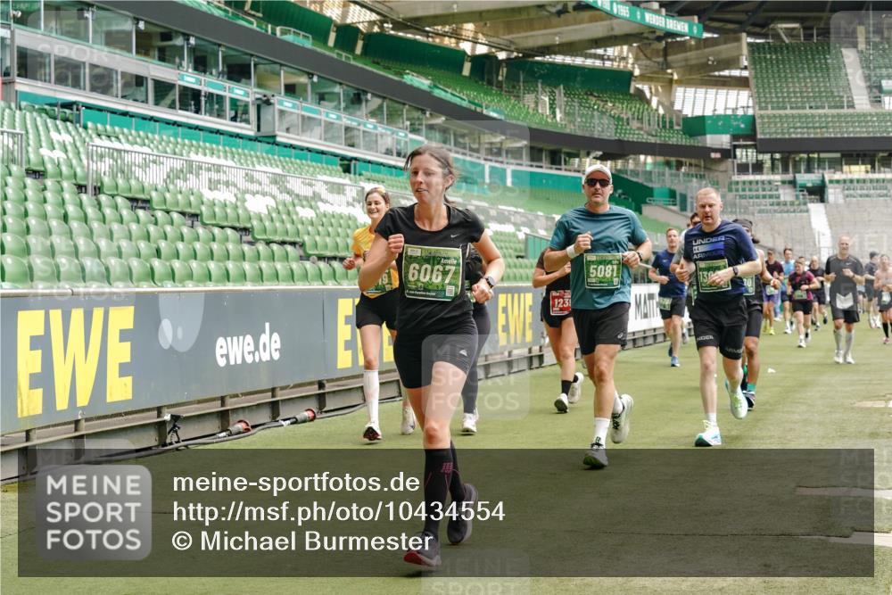 13.09.2026 - 21. swb-Marathon Bremen Michael Burmester http://msf.ph/oto/10434554 13.09.2026 13:05:13 Laufen im Stadion 178, 209, 210, 217, 244, 323, 394, 534, 536, 565, 647, 881, 891, 900, 1073, 1239, 1243, 1274, 1307, 1308, 1343, 1373, 1380, 1456, 1479, 1533, 1581, 1627, 1649, 1653, 1656, 1687, 1780, 1914, 1932, 1941, 2023, 2076, 2089, 2126, 2241, 2244, 2265, 2301, 2310, 2369, 2430, 2452, 2464, 2602, 2723, 2742, 2764, 2851, 2867, 2872, 2891, 2910, 2919, 2957, 2959, 2985, 3028, 3030, 3115, 3217, 3278, 3320, 3343, 3419, 3425, 3444, 3454, 3485, 3521, 3579, 3796, 3909, 242 meine-sportfotos.de