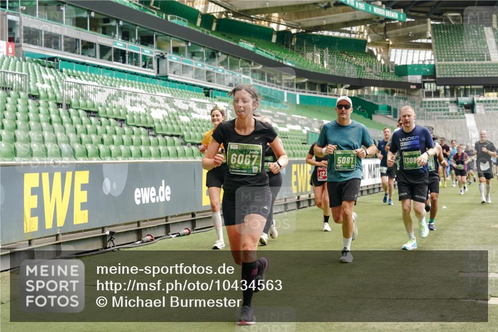 13.09.2026 - 21. swb-Marathon Bremen Michael Burmester http://msf.ph/oto/10434563 13.09.2026 13:05:13 Laufen im Stadion 178, 209, 210, 217, 244, 323, 394, 534, 536, 565, 647, 881, 891, 900, 1073, 1239, 1243, 1274, 1307, 1308, 1343, 1373, 1380, 1456, 1479, 1533, 1581, 1627, 1649, 1653, 1656, 1687, 1780, 1914, 1932, 1941, 2023, 2076, 2089, 2126, 2241, 2244, 2265, 2301, 2310, 2369, 2430, 2452, 2464, 2602, 2723, 2742, 2764, 2851, 2867, 2872, 2891, 2910, 2919, 2957, 2959, 2985, 3028, 3030, 3115, 3217, 3278, 3320, 3343, 3419, 3425, 3444, 3454, 3485, 3521, 3579, 3796, 3909, 242 meine-sportfotos.de