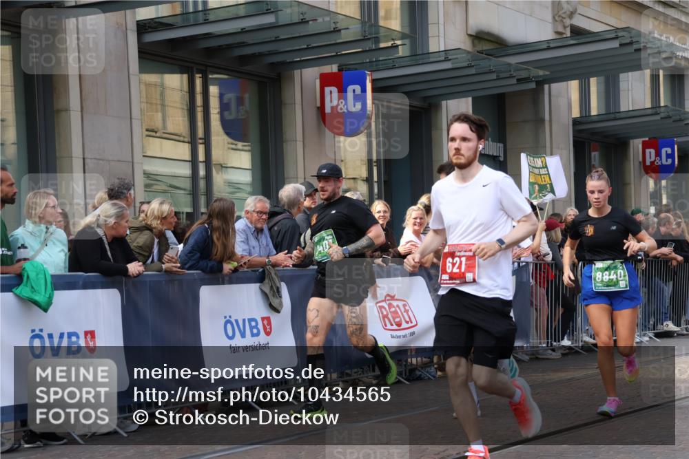 13.09.2026 - 21. swb-Marathon Bremen Strokosch-Dieckow http://msf.ph/oto/10434565 13.09.2026 13:13:21 Ziel 683, 779, 1704, 1707, 1937, 2360, 2401, 2767, 2882, 3413, 6407, 6451, 7493, 7707, 8477, 8568, 8840, 8963, 9442, 9884, 13099, 280, 313, 621, 868, 987, 1207, 2130, 2360, 2498, 2962, 3566, 3625, 4582, 5345, 5769, 6038, 6349, 6394, 7874, 8197, 8291, 8419, 8464, 9092, 9217 meine-sportfotos.de