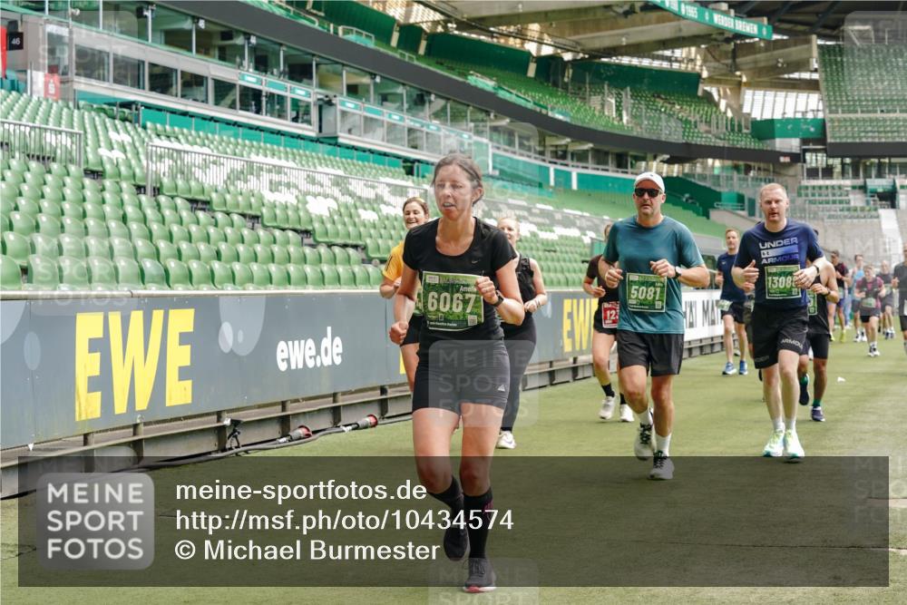 13.09.2026 - 21. swb-Marathon Bremen Michael Burmester http://msf.ph/oto/10434574 13.09.2026 13:05:13 Laufen im Stadion 178, 209, 210, 217, 244, 323, 394, 534, 536, 565, 647, 881, 891, 900, 1073, 1239, 1243, 1274, 1307, 1308, 1343, 1373, 1380, 1456, 1479, 1533, 1581, 1627, 1649, 1653, 1656, 1687, 1780, 1914, 1932, 1941, 2023, 2076, 2089, 2126, 2241, 2244, 2265, 2301, 2310, 2369, 2430, 2452, 2464, 2602, 2723, 2742, 2764, 2851, 2867, 2872, 2891, 2910, 2919, 2957, 2959, 2985, 3028, 3030, 3115, 3217, 3278, 3320, 3343, 3419, 3425, 3444, 3454, 3485, 3521, 3579, 3796, 3909, 242 meine-sportfotos.de