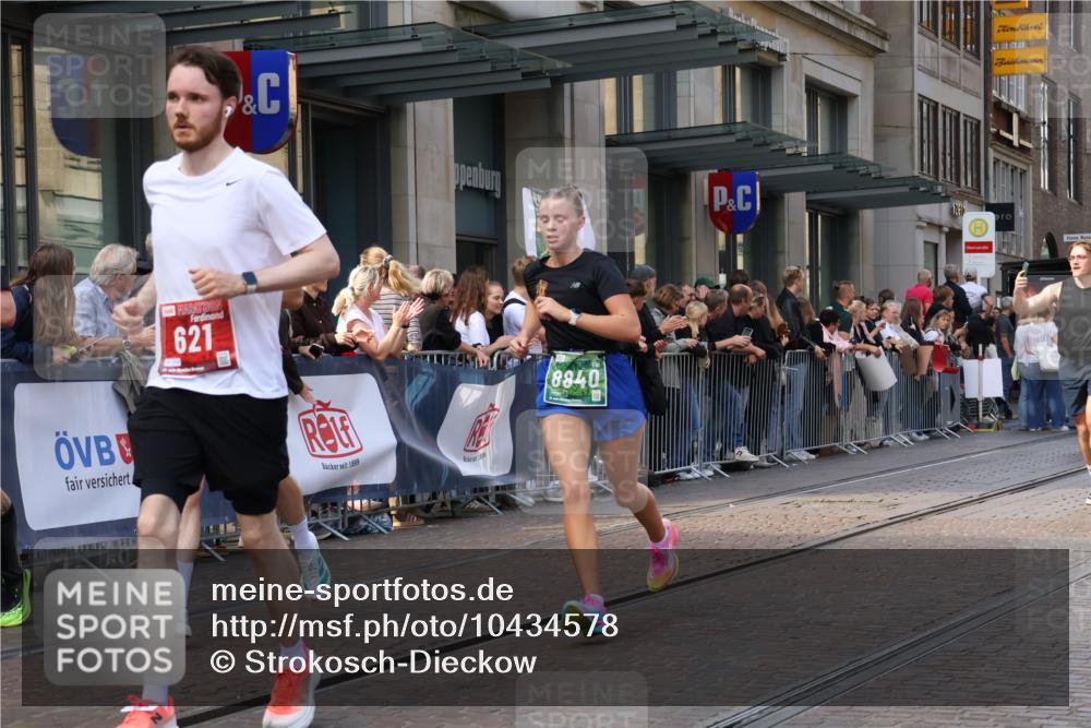 13.09.2026 - 21. swb-Marathon Bremen Strokosch-Dieckow http://msf.ph/oto/10434578 13.09.2026 13:13:22 Ziel 524, 683, 779, 1704, 1707, 1937, 2401, 2422, 2767, 2882, 3413, 5443, 6407, 6451, 7210, 7493, 7707, 8477, 8568, 8840, 8963, 9442, 9884, 13099, 280, 313, 621, 868, 987, 1207, 2130, 2360, 2498, 2962, 3566, 3625, 4582, 5345, 5769, 6038, 6349, 6394, 6407, 7874, 8197, 8291, 8419, 8464, 8568, 8963, 9092 meine-sportfotos.de