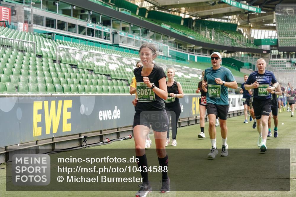 13.09.2026 - 21. swb-Marathon Bremen Michael Burmester http://msf.ph/oto/10434588 13.09.2026 13:05:13 Laufen im Stadion 178, 209, 210, 217, 244, 323, 394, 534, 536, 565, 647, 881, 891, 900, 1073, 1239, 1243, 1274, 1307, 1308, 1343, 1373, 1380, 1456, 1479, 1533, 1581, 1627, 1649, 1653, 1656, 1687, 1780, 1914, 1932, 1941, 2023, 2076, 2089, 2126, 2241, 2244, 2265, 2301, 2310, 2369, 2430, 2452, 2464, 2602, 2723, 2742, 2764, 2851, 2867, 2872, 2891, 2910, 2919, 2957, 2959, 2985, 3028, 3030, 3115, 3217, 3278, 3320, 3343, 3419, 3425, 3444, 3454, 3485, 3521, 3579, 3796, 3909, 242 meine-sportfotos.de