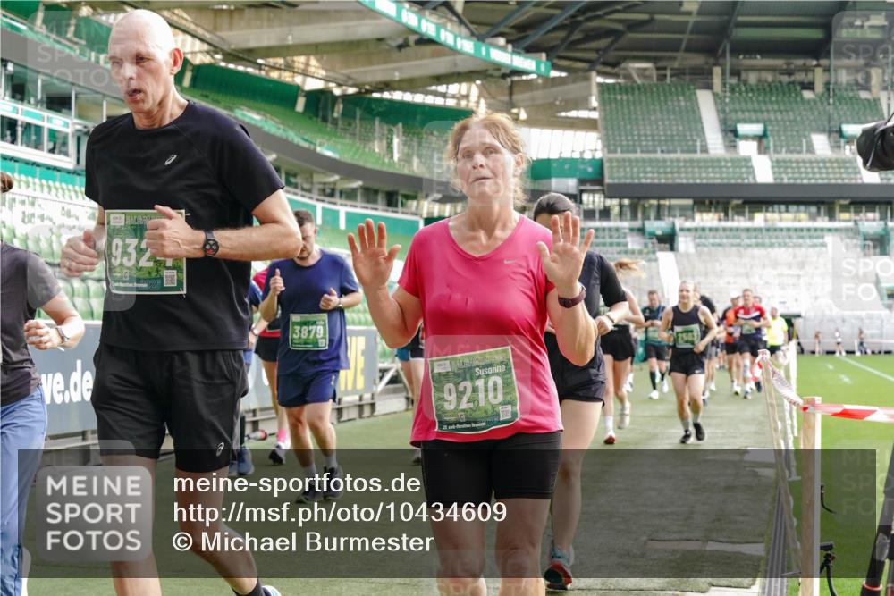 13.09.2026 - 21. swb-Marathon Bremen Michael Burmester http://msf.ph/oto/10434609 13.09.2026 13:33:21 Laufen im Stadion 155, 344, 350, 386, 428, 490, 594, 617, 690, 765, 786, 787, 1001, 1048, 1051, 1098, 1133, 1292, 1377, 1427, 1444, 1557, 1591, 1592, 1661, 1760, 1801, 1827, 1897, 1923, 1996, 2077, 2132, 2226, 2230, 2231, 2253, 2270, 2274, 2320, 2374, 2399, 2400, 2456, 2479, 2511, 2514, 2515, 2523, 2539, 2543, 2556, 2616, 2630, 2641, 2649, 2718, 2735, 2757, 2769, 2787, 2848, 2982, 3014, 3345, 3350, 3443, 3503, 3577, 3601, 3614, 3746, 3797, 3875, 3901, 3911, 3952, 3960, 4001 meine-sportfotos.de