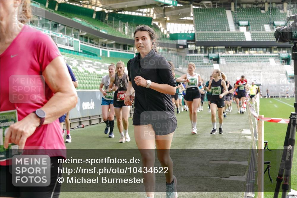 13.09.2026 - 21. swb-Marathon Bremen Michael Burmester http://msf.ph/oto/10434622 13.09.2026 13:33:22 Laufen im Stadion 155, 344, 350, 386, 428, 490, 594, 617, 690, 709, 765, 786, 787, 1001, 1048, 1051, 1098, 1133, 1292, 1377, 1427, 1444, 1557, 1591, 1592, 1661, 1760, 1827, 1897, 1923, 1996, 2077, 2132, 2226, 2230, 2231, 2253, 2270, 2274, 2320, 2374, 2399, 2400, 2456, 2479, 2511, 2514, 2515, 2523, 2539, 2543, 2556, 2616, 2630, 2641, 2649, 2718, 2735, 2757, 2769, 2787, 2848, 2982, 3014, 3345, 3350, 3443, 3503, 3577, 3601, 3614, 3746, 3797, 3875, 3901, 3911, 3952, 3960, 4001 meine-sportfotos.de