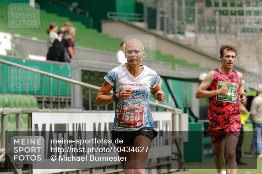 13.09.2026 - 21. swb-Marathon Bremen Michael Burmester http://msf.ph/oto/10434627 13.09.2026 12:36:43 Laufen im Stadion 365, 466, 658, 850, 1288, 1385, 1485, 1550, 1583, 1754, 1875, 1993, 2073, 3617, 4232, 7244, 7692, 7768, 8075, 8729, 13033, 299, 482, 525, 668, 919, 943, 1212, 1606, 1629, 2072, 2100, 5428, 7741 meine-sportfotos.de