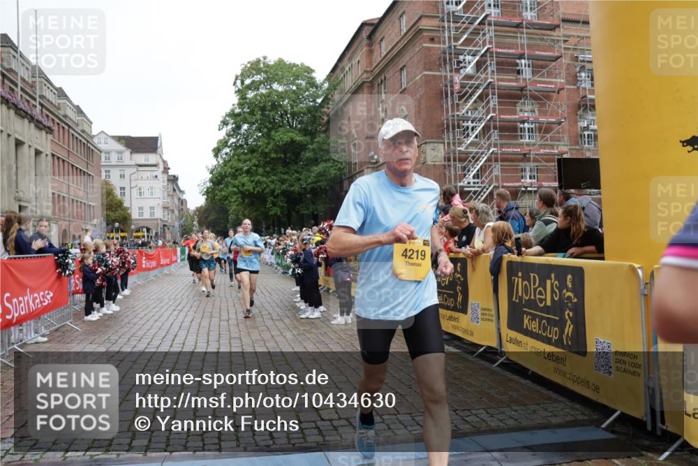 13.09.2026 - Kiel Lauf Yannick Fuchs http://msf.ph/oto/10434630 13.09.2026 09:48:15 Ziel 872, 1047, 1227, 1976, 2656, 2671, 2970, 4219, 5185, 5825, 6464, 7070, 7247, 7481, 8080, 9755, 10200, 11954, 122, 218, 366, 390, 1713, 1743, 2241, 2755, 3735, 3812, 4103, 4225, 4288, 4365, 4400, 4460, 4467, 4710, 4952, 5215, 6078, 6242, 6809, 6942, 7258, 8096, 9694, 9697, 10823, 11396, 11654, 12007, 12099, 12167, 12393, 1493, 1731, 2943, 4350, 5518, 8455, 466, 3373, 4011, 4400, 4479, 4480, 4952, 7767, 8503, 8833, 9528, 9697 meine-sportfotos.de