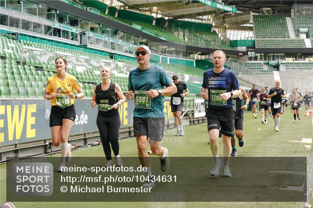 13.09.2026 - 21. swb-Marathon Bremen Michael Burmester http://msf.ph/oto/10434631 13.09.2026 13:05:14 Laufen im Stadion 178, 209, 210, 217, 244, 323, 394, 534, 536, 565, 647, 881, 891, 900, 1073, 1239, 1243, 1274, 1307, 1308, 1343, 1373, 1380, 1456, 1479, 1533, 1581, 1627, 1649, 1653, 1656, 1687, 1780, 1914, 1932, 1941, 2023, 2076, 2089, 2126, 2241, 2244, 2265, 2301, 2310, 2369, 2430, 2452, 2464, 2602, 2723, 2742, 2764, 2851, 2867, 2872, 2891, 2910, 2919, 2957, 2959, 2985, 3028, 3030, 3115, 3217, 3278, 3320, 3343, 3419, 3425, 3444, 3454, 3485, 3521, 3579, 3796, 3909, 242 meine-sportfotos.de