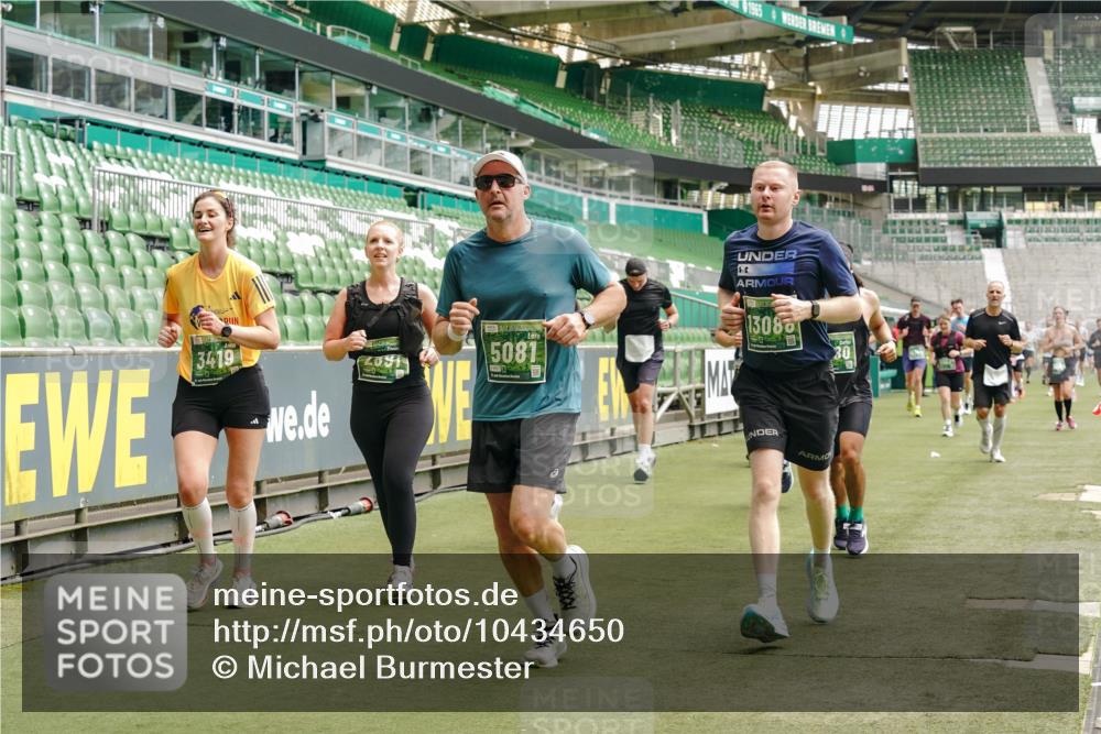 13.09.2026 - 21. swb-Marathon Bremen Michael Burmester http://msf.ph/oto/10434650 13.09.2026 13:05:14 Laufen im Stadion 178, 209, 210, 217, 244, 323, 394, 534, 536, 565, 647, 881, 891, 900, 1073, 1239, 1243, 1274, 1307, 1308, 1343, 1373, 1380, 1456, 1479, 1533, 1581, 1627, 1649, 1653, 1656, 1687, 1780, 1914, 1932, 1941, 2023, 2076, 2089, 2126, 2241, 2244, 2265, 2301, 2310, 2369, 2430, 2452, 2464, 2602, 2723, 2742, 2764, 2851, 2867, 2872, 2891, 2910, 2919, 2957, 2959, 2985, 3028, 3030, 3115, 3217, 3278, 3320, 3343, 3419, 3425, 3444, 3454, 3485, 3521, 3579, 3796, 3909, 242 meine-sportfotos.de