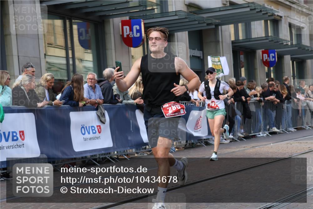 13.09.2026 - 21. swb-Marathon Bremen Strokosch-Dieckow http://msf.ph/oto/10434678 13.09.2026 13:13:25 Ziel 524, 670, 683, 1704, 1707, 1937, 2401, 2422, 2767, 2882, 3236, 3413, 5443, 6451, 7210, 7283, 7493, 7707, 8840, 9442, 9635, 9884, 13099, 280, 313, 621, 779, 987, 1207, 2130, 2360, 2498, 2962, 3566, 3625, 4582, 5345, 5769, 6038, 6394, 6407, 7874, 8197, 8291, 8464, 8477, 8568, 8963, 9092 meine-sportfotos.de