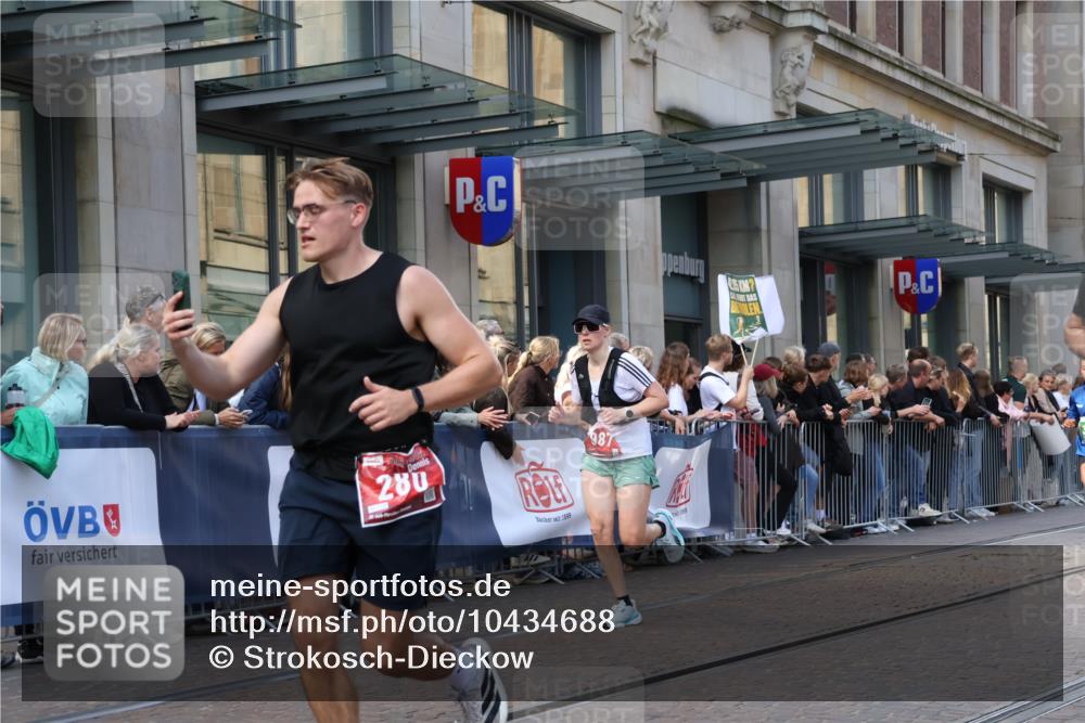 13.09.2026 - 21. swb-Marathon Bremen Strokosch-Dieckow http://msf.ph/oto/10434688 13.09.2026 13:13:25 Ziel 524, 670, 683, 1704, 1707, 1937, 2401, 2422, 2767, 2882, 3236, 3413, 5443, 6451, 7210, 7283, 7493, 7707, 8840, 9442, 9635, 9884, 13099, 280, 313, 621, 779, 987, 1207, 2130, 2360, 2498, 2962, 3566, 3625, 4582, 5345, 5769, 6038, 6394, 6407, 7874, 8197, 8291, 8464, 8477, 8568, 8963, 9092 meine-sportfotos.de