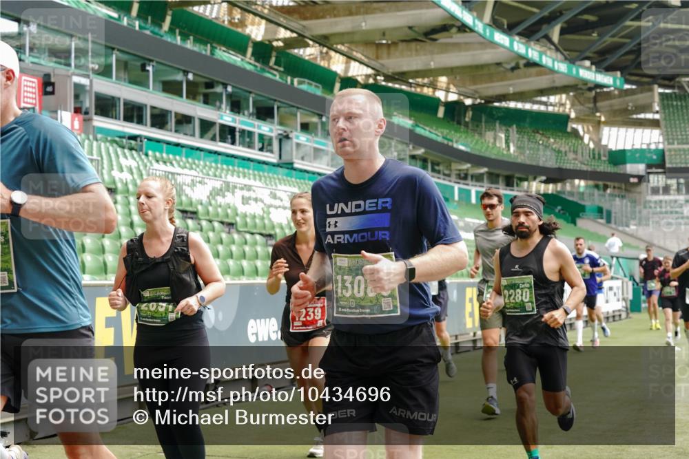 13.09.2026 - 21. swb-Marathon Bremen Michael Burmester http://msf.ph/oto/10434696 13.09.2026 13:05:15 Laufen im Stadion 178, 209, 210, 217, 244, 323, 394, 534, 536, 565, 647, 881, 891, 900, 1073, 1239, 1243, 1274, 1307, 1308, 1343, 1373, 1380, 1456, 1479, 1533, 1581, 1627, 1653, 1656, 1687, 1780, 1914, 1932, 1941, 2023, 2076, 2089, 2126, 2241, 2244, 2265, 2301, 2310, 2369, 2430, 2452, 2464, 2602, 2723, 2742, 2764, 2851, 2867, 2872, 2891, 2910, 2919, 2957, 2959, 2985, 3028, 3030, 3115, 3217, 3278, 3320, 3343, 3419, 3425, 3444, 3454, 3485, 3521, 3579, 3796, 3909, 242 meine-sportfotos.de