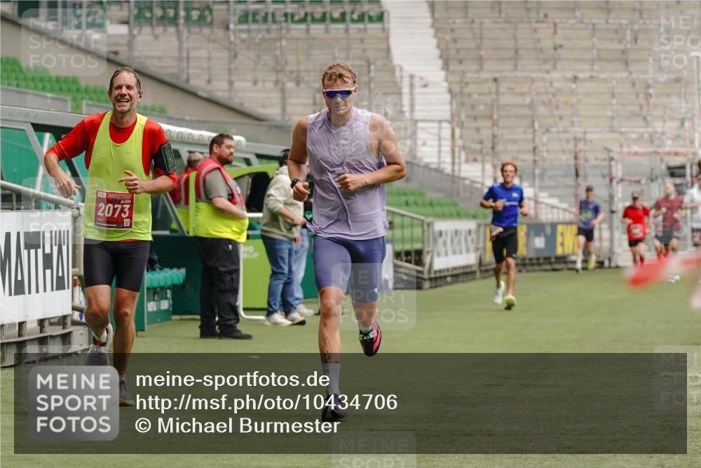 13.09.2026 - 21. swb-Marathon Bremen Michael Burmester http://msf.ph/oto/10434706 13.09.2026 12:36:52 Laufen im Stadion 365, 466, 658, 850, 1090, 1288, 1385, 1485, 1550, 1583, 1754, 1875, 1993, 2073, 2585, 3617, 4232, 7244, 7692, 7768, 8075, 8729, 13033, 299, 482, 525, 919, 1212, 1606, 1629, 2072, 5428, 7741 meine-sportfotos.de
