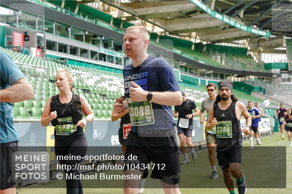 13.09.2026 - 21. swb-Marathon Bremen Michael Burmester http://msf.ph/oto/10434712 13.09.2026 13:05:15 Laufen im Stadion 178, 209, 210, 217, 244, 323, 394, 534, 536, 565, 647, 881, 891, 900, 1073, 1239, 1243, 1274, 1307, 1308, 1343, 1373, 1380, 1456, 1479, 1533, 1581, 1627, 1653, 1656, 1687, 1780, 1914, 1932, 1941, 2023, 2076, 2089, 2126, 2241, 2244, 2265, 2301, 2310, 2369, 2430, 2452, 2464, 2602, 2723, 2742, 2764, 2851, 2867, 2872, 2891, 2910, 2919, 2957, 2959, 2985, 3028, 3030, 3115, 3217, 3278, 3320, 3343, 3419, 3425, 3444, 3454, 3485, 3521, 3579, 3796, 3909, 242 meine-sportfotos.de