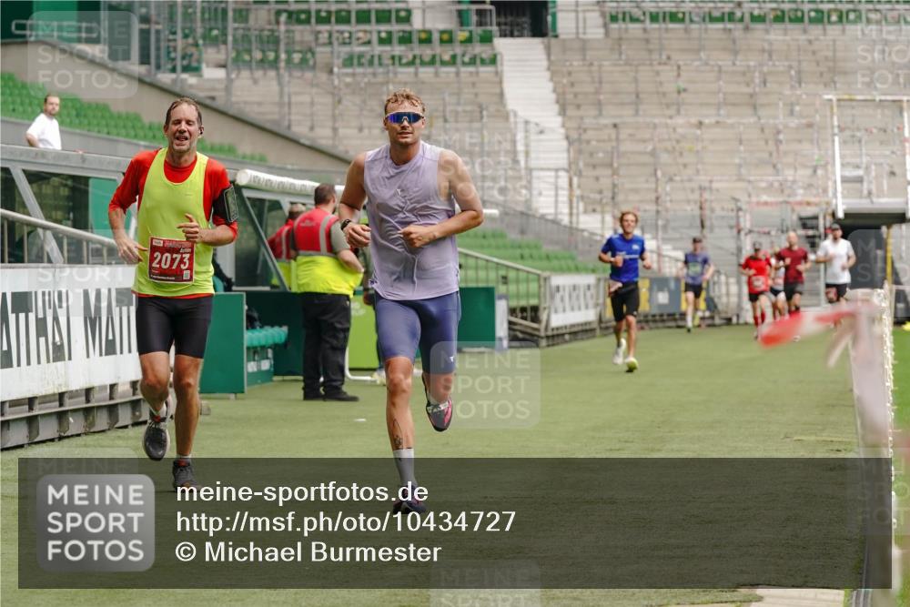 13.09.2026 - 21. swb-Marathon Bremen Michael Burmester http://msf.ph/oto/10434727 13.09.2026 12:36:53 Laufen im Stadion 365, 466, 658, 850, 1090, 1288, 1385, 1485, 1550, 1583, 1754, 1875, 1993, 2073, 2585, 3617, 4232, 7244, 7692, 7768, 8075, 8729, 13033, 299, 482, 525, 919, 1212, 1606, 1629, 2072, 5428, 7741 meine-sportfotos.de