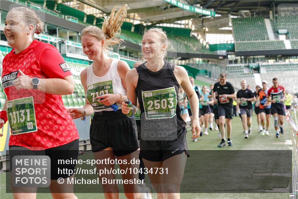 13.09.2026 - 21. swb-Marathon Bremen Michael Burmester http://msf.ph/oto/10434731 13.09.2026 13:33:26 Laufen im Stadion 155, 344, 350, 386, 428, 490, 594, 690, 709, 765, 786, 787, 916, 1001, 1048, 1051, 1098, 1133, 1292, 1377, 1427, 1444, 1557, 1591, 1592, 1661, 1703, 1760, 1827, 1897, 1923, 1996, 2077, 2132, 2226, 2230, 2231, 2253, 2270, 2274, 2320, 2374, 2399, 2400, 2456, 2479, 2511, 2514, 2515, 2523, 2539, 2543, 2556, 2616, 2630, 2641, 2649, 2718, 2735, 2757, 2769, 2787, 2848, 2982, 3014, 3345, 3350, 3443, 3503, 3577, 3601, 3614, 3746, 3797, 3875, 3901, 3911, 3952, 4001 meine-sportfotos.de