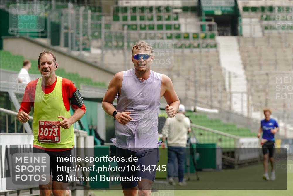 13.09.2026 - 21. swb-Marathon Bremen Michael Burmester http://msf.ph/oto/10434745 13.09.2026 12:36:54 Laufen im Stadion 365, 466, 658, 850, 1090, 1288, 1385, 1485, 1550, 1583, 1754, 1993, 2073, 2585, 3617, 4232, 7244, 7692, 7768, 8075, 8729, 13033, 299, 482, 525, 919, 1212, 1606, 1629, 2072, 5428, 7741 meine-sportfotos.de