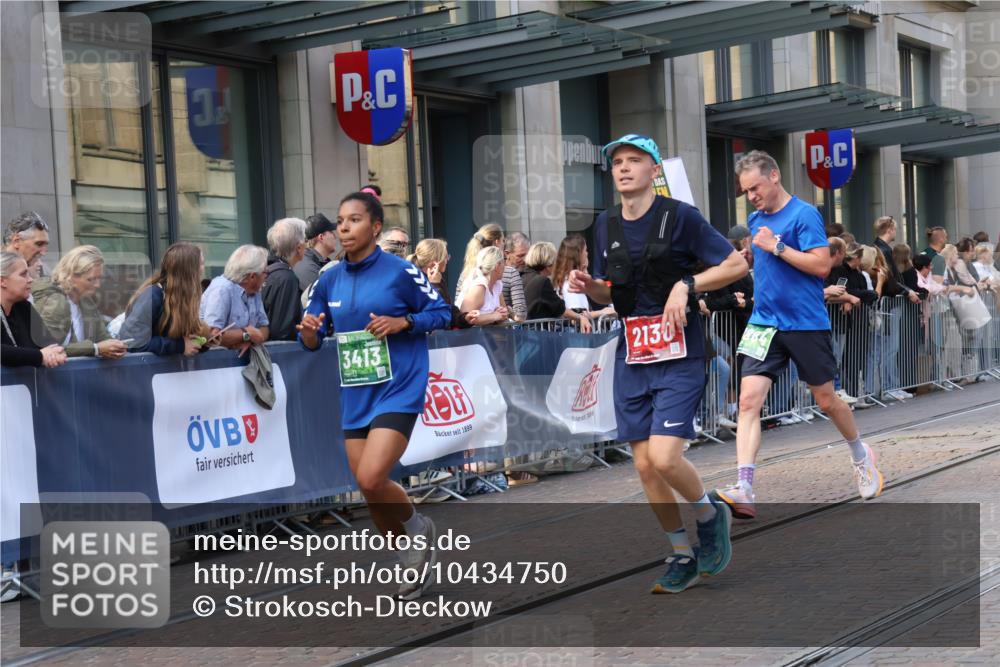 13.09.2026 - 21. swb-Marathon Bremen Strokosch-Dieckow http://msf.ph/oto/10434750 13.09.2026 13:13:28 Ziel 524, 670, 683, 1704, 1707, 1937, 2401, 2422, 2767, 3236, 3413, 5443, 6451, 7210, 7283, 7493, 7707, 8840, 9442, 9635, 9884, 13099, 280, 621, 779, 987, 1207, 2130, 2360, 2882, 2962, 3566, 3625, 4582, 5345, 5769, 6038, 6394, 6407, 7874, 8197, 8464, 8477, 8568, 8963, 9092 meine-sportfotos.de