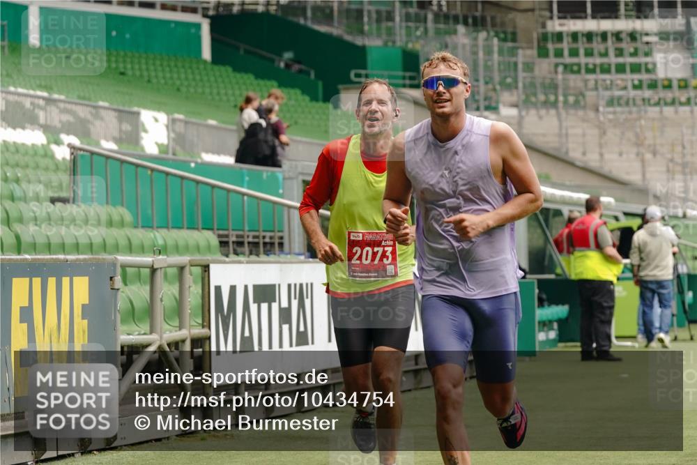 13.09.2026 - 21. swb-Marathon Bremen Michael Burmester http://msf.ph/oto/10434754 13.09.2026 12:36:55 Laufen im Stadion 365, 466, 658, 850, 1090, 1288, 1385, 1485, 1550, 1583, 1754, 1993, 2073, 2585, 3617, 4232, 7244, 7692, 7768, 8075, 8729, 13033, 299, 482, 525, 919, 1212, 1606, 1629, 2072, 5428, 7741 meine-sportfotos.de