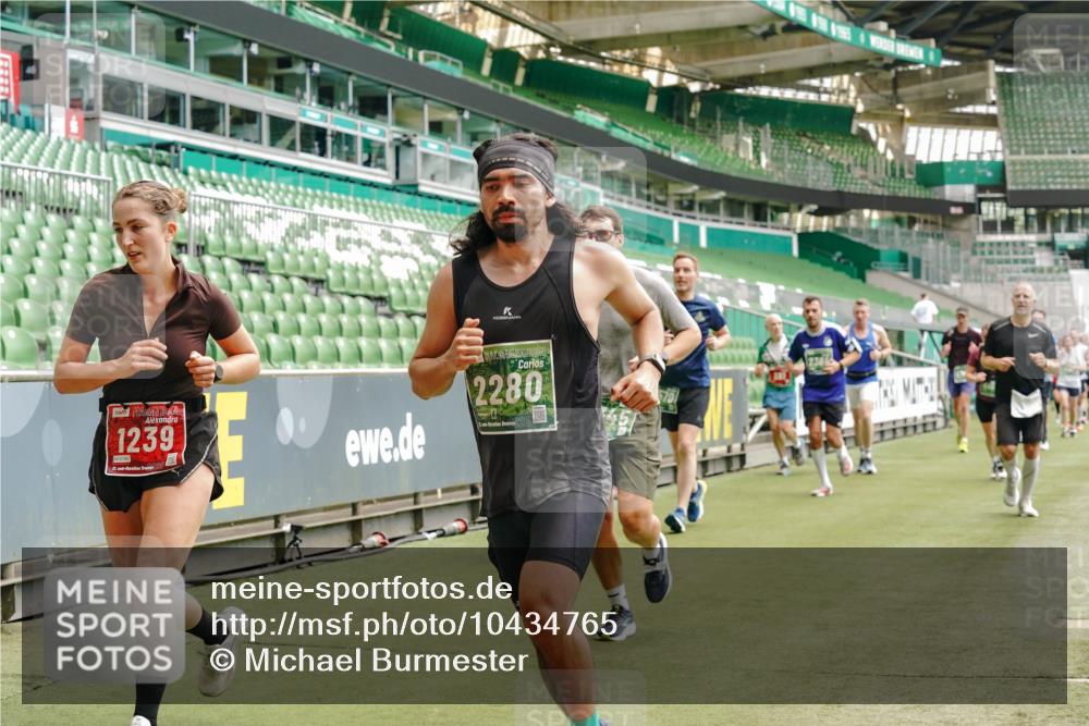 13.09.2026 - 21. swb-Marathon Bremen Michael Burmester http://msf.ph/oto/10434765 13.09.2026 13:05:16 Laufen im Stadion 178, 209, 210, 217, 244, 323, 394, 534, 536, 565, 647, 784, 881, 891, 900, 1073, 1239, 1243, 1274, 1307, 1308, 1343, 1373, 1380, 1456, 1479, 1533, 1581, 1627, 1653, 1656, 1687, 1780, 1914, 1932, 1941, 2023, 2076, 2089, 2126, 2241, 2244, 2265, 2301, 2310, 2369, 2430, 2452, 2464, 2602, 2723, 2742, 2764, 2851, 2867, 2872, 2891, 2910, 2919, 2957, 2959, 2985, 3028, 3030, 3115, 3217, 3278, 3320, 3343, 3419, 3425, 3444, 3454, 3485, 3521, 3796, 3909, 242 meine-sportfotos.de