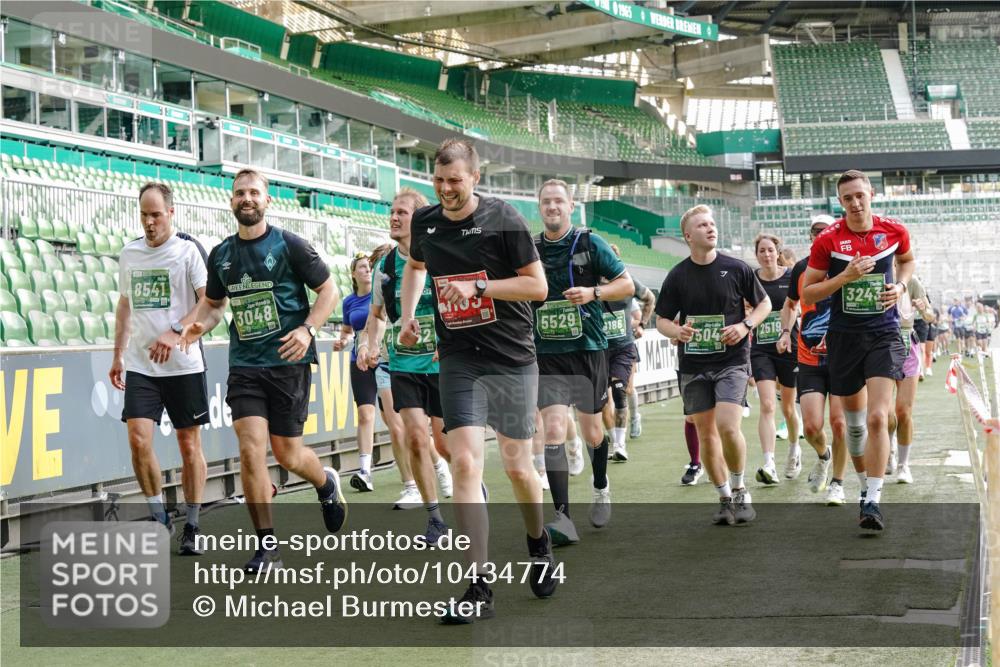 13.09.2026 - 21. swb-Marathon Bremen Michael Burmester http://msf.ph/oto/10434774 13.09.2026 13:33:30 Laufen im Stadion 155, 344, 350, 428, 490, 594, 679, 690, 709, 765, 786, 787, 916, 1001, 1048, 1051, 1098, 1133, 1292, 1377, 1427, 1444, 1557, 1591, 1592, 1661, 1703, 1760, 1827, 1897, 1923, 1996, 2077, 2132, 2226, 2230, 2231, 2270, 2274, 2320, 2374, 2399, 2400, 2451, 2456, 2479, 2511, 2514, 2515, 2523, 2539, 2543, 2556, 2616, 2630, 2641, 2649, 2718, 2735, 2757, 2769, 2787, 2848, 2982, 3014, 3345, 3350, 3443, 3503, 3577, 3601, 3614, 3746, 3797, 3875, 3901, 3911, 3952, 4001 meine-sportfotos.de