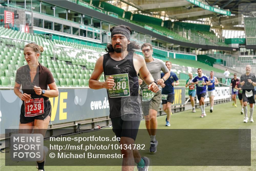 13.09.2026 - 21. swb-Marathon Bremen Michael Burmester http://msf.ph/oto/10434782 13.09.2026 13:05:16 Laufen im Stadion 178, 209, 210, 217, 244, 323, 394, 534, 536, 565, 647, 784, 881, 891, 900, 1073, 1239, 1243, 1274, 1307, 1308, 1343, 1373, 1380, 1456, 1479, 1533, 1581, 1627, 1653, 1656, 1687, 1780, 1914, 1932, 1941, 2023, 2076, 2089, 2126, 2241, 2244, 2265, 2301, 2310, 2369, 2430, 2452, 2464, 2602, 2723, 2742, 2764, 2851, 2867, 2872, 2891, 2910, 2919, 2957, 2959, 2985, 3028, 3030, 3115, 3217, 3278, 3320, 3343, 3419, 3425, 3444, 3454, 3485, 3521, 3796, 3909, 242 meine-sportfotos.de