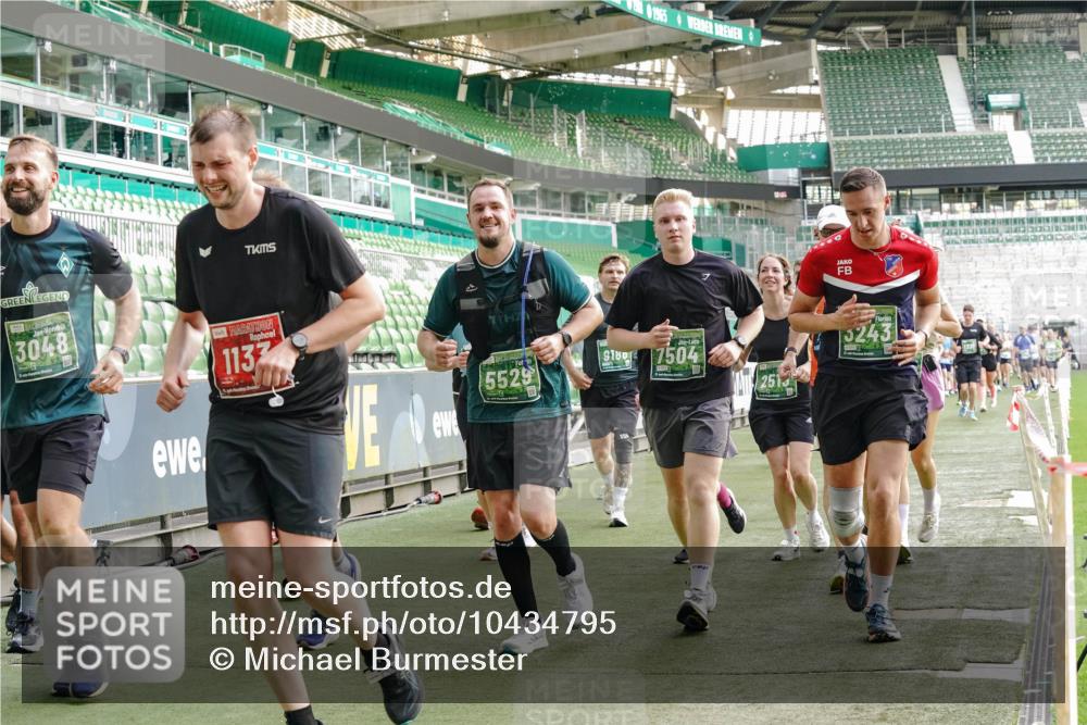 13.09.2026 - 21. swb-Marathon Bremen Michael Burmester http://msf.ph/oto/10434795 13.09.2026 13:33:31 Laufen im Stadion 155, 344, 350, 428, 490, 594, 679, 690, 709, 765, 786, 787, 916, 1001, 1048, 1051, 1098, 1133, 1292, 1377, 1427, 1444, 1557, 1591, 1592, 1661, 1703, 1760, 1827, 1923, 1996, 2077, 2132, 2226, 2230, 2231, 2270, 2274, 2320, 2374, 2399, 2400, 2451, 2456, 2479, 2511, 2514, 2515, 2523, 2539, 2543, 2556, 2616, 2630, 2641, 2649, 2718, 2735, 2757, 2769, 2787, 2848, 2982, 3014, 3345, 3350, 3443, 3503, 3577, 3601, 3614, 3746, 3797, 3875, 3901, 3911, 3952, 4001 meine-sportfotos.de